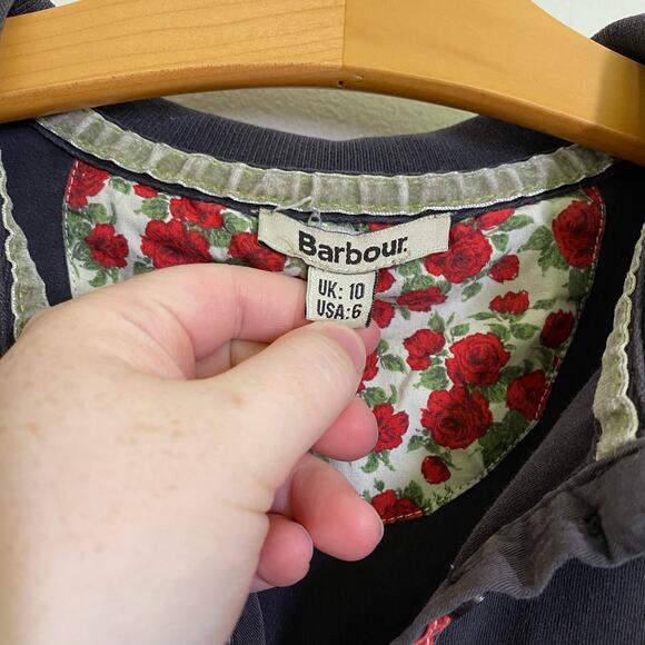 Barbour Charcoal Gray Short Sleeve Embroidered Logo Polo Shirt Womens Size 6 - Picture 4 of 7